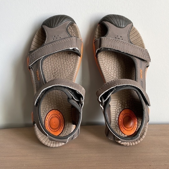 Sz13 kids Teva Toachi 2 sandals in taupe and orange. EUC - Picture 4 of 10